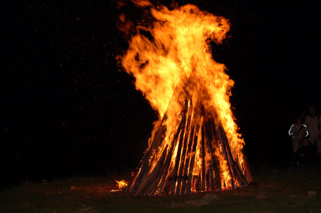 Das Hexenfeuer Bei Uns Brennt Es Nicht Nur In Der Walpurgisnacht Hexenwasser